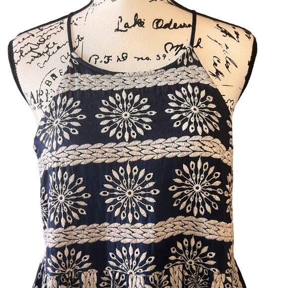 NWOT Entro Mini‎ Embroidered Blue White Mini Dress Women's Size Medium - Picture 2 of 8